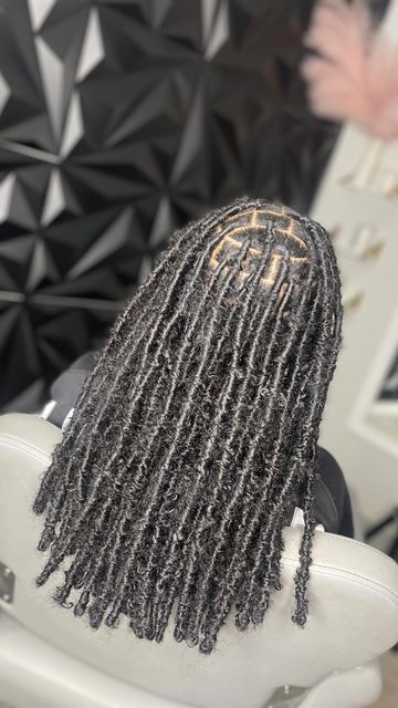 Mid Length Soft Locs, Shoulder Length Boho Locs, Soft Locs Mid Back, Mid Back Soft Locs, Mid Back Locs, Soft Locs Medium Length, Soft Locs Shoulder Length, Shoulder Length Soft Locs, Short Soft Locs Hairstyles