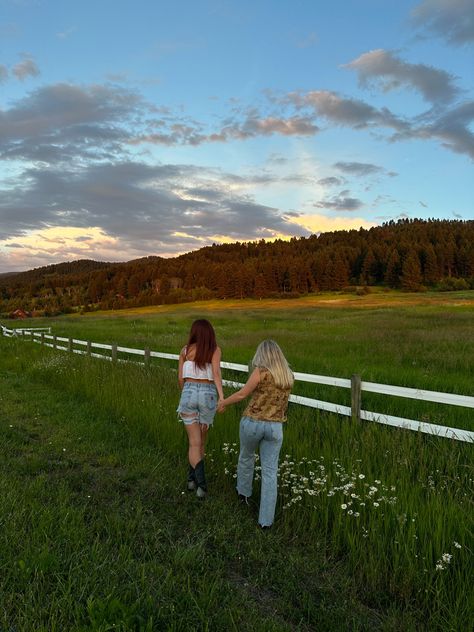 Montana Photo Ideas, Montana Life Aesthetic, Montana Picture Ideas, Montana Ranch Life Aesthetic, Hannah Montana Summer Aesthetic, Montana Instagram Pictures, Cute Mountain Pictures, Yellowstone Picture Ideas, Summer In Montana