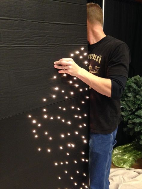 Compressed Styrofoam (painted black) & Christmas Lights = Starry Sky New York Prom Theme Decoration, Hoco 2023, Silent Sky, Bühnen Design, حفل توديع العزوبية, Worship Night, Sistem Solar, Christmas Program, Light Panels