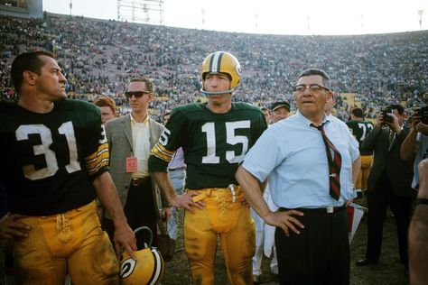 American Football Quotes, Bart Starr, Green Bay Packers Fans, Green Bay Packers Football, Packers Football, Vince Lombardi, Nfl Football Teams, Go Pack Go, Nfl Packers