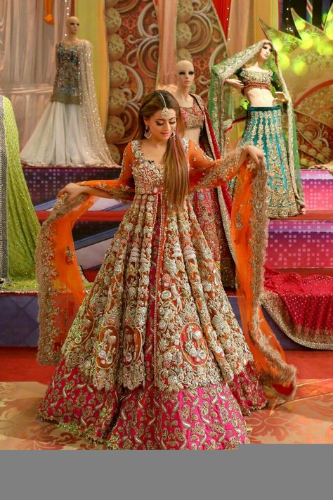 Mehndi Dresses, Desi Dress, Asian Bridal Dresses, Asian Wedding Dress, Latest Bridal Dresses, Indian Bridal Lehenga, Pakistani Wedding Outfits, Dulhan Mehndi Designs, Salwar Kamiz