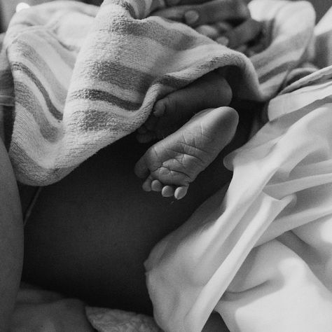 The tiniest feet leave the biggest footprints on our hearts. For more info on all our packages head to link in bio and request an info kit ✨✨ #birthphotography #birth #birthphotographer #newbornphotography #newborn #birthbecomesher #birthwithoutfear #homebirth #birthphotogs #birthstory #doula #baby #babyphotography #birthisbeautiful #pregnancy #photography #midwife #motherhood #naturalbirth #fresh #waterbirth #birthphoto #love #familyphotography #laboranddelivery #family Natural Birth Photography, Positive Birth Photography, Birth Aesthetic, Birth Photography Homebirth, Homebirth Photography, Birth Inspiration, Child Birth Photography, Childbirth Photos, Home Birth Photography