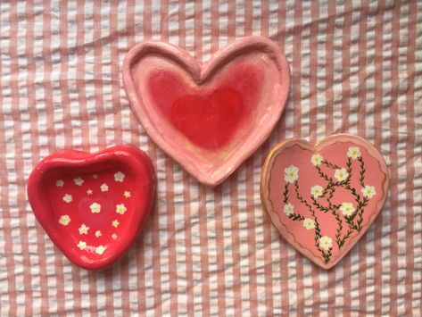 clay dishes Heart Shaped Trinket Dish, Heart Trinket Dish Clay, Diy Ceramic Jewelry Dish, Homemade Trinket Dish, Clay Heart Dish, Diy Trinket Dish, Clay Trinket Dish, Heart Trinket Dish, Ceramic Jewelry Dish