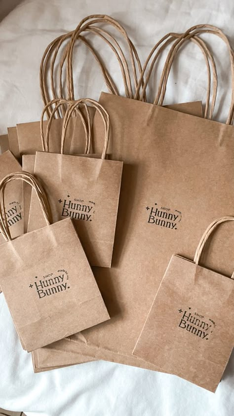 Retail Bags Ideas, Small Business Shopping Bags, Small Business Bags Ideas, Small Business Bag Packaging, Aesthetic Stall Ideas, Kraft Packaging Ideas, Market Stall Aesthetic, Small Store Aesthetic, Pop Up Business Ideas