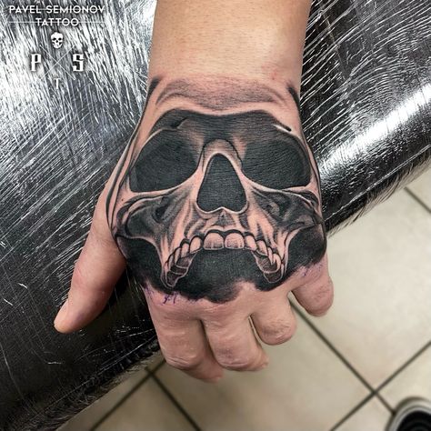 ဖန်စီ Tattoo, Skull On Hand Tattoo, Dark Skull Tattoo Design, Skull Hand Tattoos For Guys, Hand Cover Up Tattoos, Skull Tattoo On Hand, Skull Neck Tattoo, Skull Tattoo Hand, Skull Tattoo Stencil