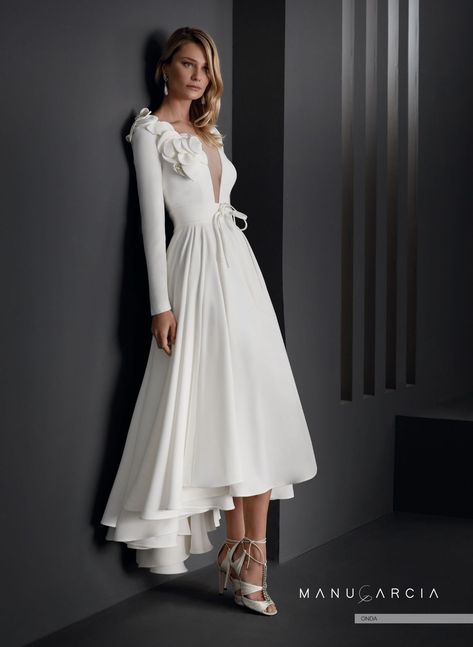 High Low Wedding Dresses, Manu Garcia, Simple Bridal Gowns, Long Midi Skirt, Wedding Dresses High Low, Crepe Wedding Dress, Fitted Long Sleeve, White Midi, Classic Wedding Dress