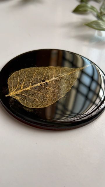 Resin Leaf Coasters, Resin On Mdf Board, Mdf Resin Art, Resin Art On Mdf Board, Epoxy Resin Coaster Ideas, Paper In Resin, Black Resin Art, Resin Wood Coasters, Flower Making With Paper