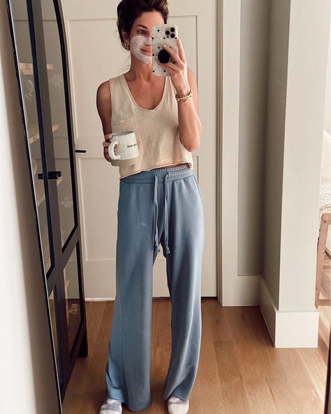 Athleisure Ankle-length Wide Leg Pants For Loungewear, Athleisure Wide-leg Pants With Pockets, Fall Athleisure Wide-leg Pants, Athleisure Wide Leg Pants With 4-way Stretch, Viscose Wide Leg Ankle-length Loungewear Pants, Olive Dress, Short Blouses, Body Suit With Shorts, Black Dress Outfits