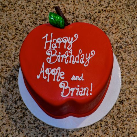 What a cute Apple birthday cake! Apple Theme Birthday Cake, Apple Cake Birthday, Apple Decorated Cake, Apple Shaped Cake, Apple Themed Cake, Apple Theme Cake, Apple Cake Decoration, Apple Birthday Cake, Latest Birthday Cake