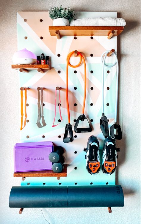 Exercise Pegboard, Bedroom Workout Space Ideas, Workout Wall Storage, Weight Organization Gym, Peg Board Workout Wall, Tiny Workout Space, Weights Organization, Home Gym Pegboard, Workout Organization Ideas