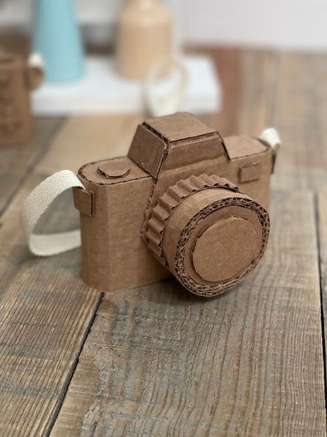 Quality Time With Kids, Cardboard Art Projects, Cardboard Camera, Paper Camera, Camera Crafts, Cardboard Play, How To Make Camera, خريطة ذهنية, Organizator Grafic