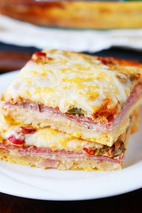 An easy, cheesy, Italian Breakfast Casserole. Layer crescent rolls, ham, salami, eggs, bell peppers and cheese, then bake for 30 mins. Perfect for breakfast, lunch, or breakfast for dinner! Best Breakfast Casserole, Italian Breakfast, Breakfast Casserole Easy, Breakfast Casserole Sausage, Easy Cheesy, Breakfast Recipes Casserole, Breakfast Brunch Recipes, Crescent Rolls, Breakfast For Dinner