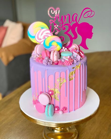 Birthday Dinner Dresses, Birthday Party For Adults, Barbie Themed Birthday Party, Barbie Themed Cake, Barbie Party Ideas, Poker Cake, Party For Adults, Barbie Birthday Cake, Barbie Theme Party