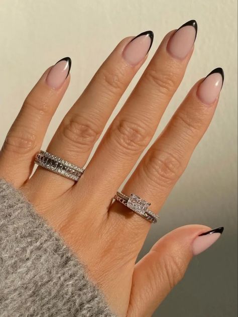 Short Almond Nails Black Glitter, Nails That Go Good With Black Dress, Short Pointy Black Nails, Almond French Tip Nails Color Winter, Bio Gel Nails Winter, Black Bridesmaids Nails, Extra Small Almond Nails, Classy Halloween Nails Almond, French Nails Ideas Black