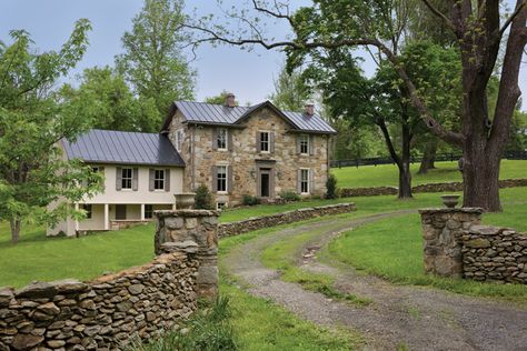 Milieu Magazine, Stone Exterior Houses, Home Design Magazines, Country House Design, Belgian Style, Country Houses, Farm Stay, English House, Farmhouse Exterior