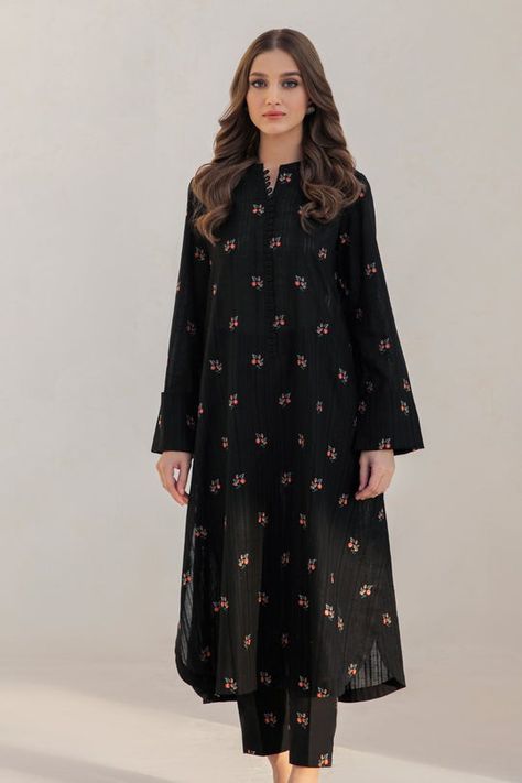 Simple Dress Casual, Latest Dress Design, Simple Kurta Designs, Pakistani Wedding Outfits, Trendy Dress Outfits, Sleeves Designs For Dresses, Simple Pakistani Dresses, Quick Outfits, Stylish Party Dresses