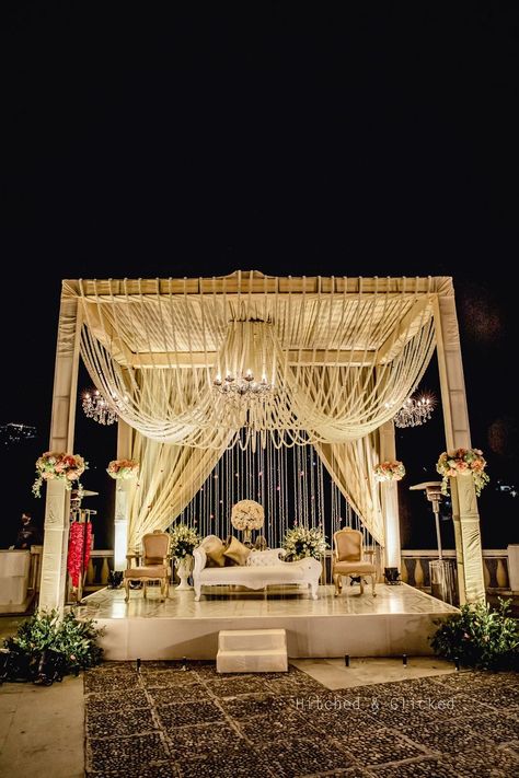 Mandap Decor Night, Traditional Mandap, Couple Seating, Mandap Ideas, Haldi Ceremony Decorations, Wedding Lawn, Mandap Design, Mehendi Decor Ideas, Mehendi Decor