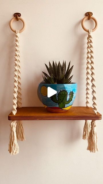 Macrame Floating Shelf Tutorial, Macrame Corner Shelf Diy, Diy Macrame Shelf Hanger, Diy Macrame Wall Shelf, Hanging Shelf For Plants, Macrame Plant Shelf Diy, Macrame Shelf Hanger, Makrame Shelf, Small Macrame Plant Hanger Tutorial