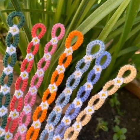 Brazilian Bracelet, Floss Bracelets, String Friendship Bracelets, String Bracelet Patterns, Diy Friendship Bracelets Tutorial, Yarn Bracelets, Crochet Beaded Bracelets, Flowers Cute, Diy Collier