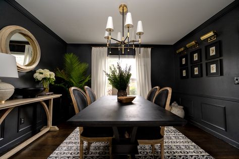 Black painted walls, moody interiors, coastal dining room Black Wall White Chair Rail, Black Accent Wall Dinningroom, Small Black Dining Room, Black Painted Walls Dining Room, Black Waynes Coating Ideas, Dining Room With Black Accent Wall, Black Walls White Ceiling, Dark Walls Dining Room, Black Wainscoting Dining Room