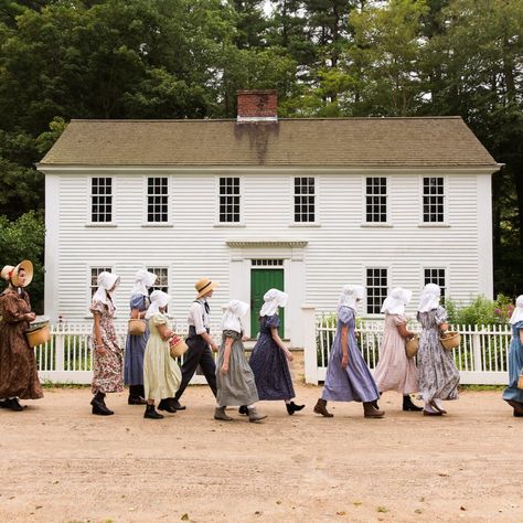 With buildings from far across New England, Old Sturbridge Village has collected and preserved the history of life in the early 1800s. Old Sturbridge Village, New England Usa, Sturbridge Village, Living History Museum, Salem Massachusetts, Century Dress, Salem Ma, Colonial America, Breaking Free