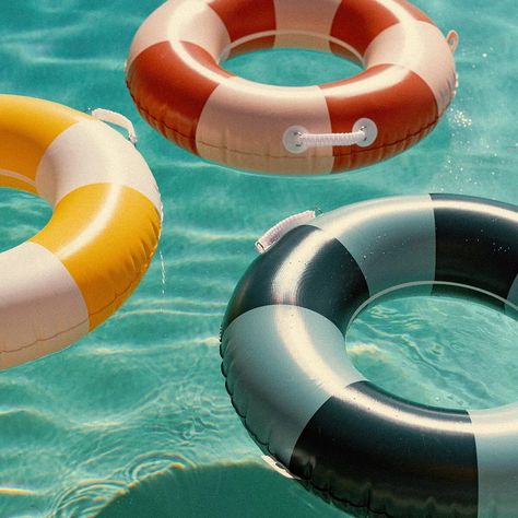 Classic Pool Floats | Business & Pleasure Co. 50s Pool Party, Pool Decorating Ideas For Party, Chic Pool Party, Water Floats, Pool Party Decor, Drowsy Chaperone, Laguna Beach House, Pool Ring, Pool Holiday