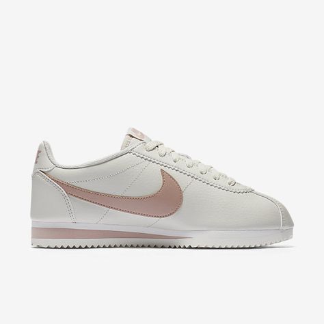 Nike Cortez Women, Pijamas Women, Nike Classic Cortez, Classic Cortez, Black Nike Shoes, Track Shoes, Nike Shoes Outfits, Baskets Nike, Nike Classic