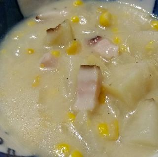 Corn Chowdah Corn Chowder Recipe, Canned Meat, Chowder Recipe, Hearty Soup, Creamed Corn, Hawaiian Food, Corn Chowder, Russet Potatoes, Hearty Soups