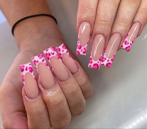 Flower On Nails Acrylic, Hot Pink Square Nails, Cheetah Acrylic Nails, Pink Cheetah Nails, Pink Leopard Nails, Pink Tip Nails, Cheetah Print Nails, Nails Glossy, Celebrity Nails