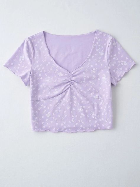 Camiseta ribete en forma de lechuga de cuello V floral de margarita | SHEIN USA Purple Crop Top, Purple Outfits, Estilo Preppy, Ditsy Floral Print, Cute Preppy Outfits, Purple Shirt, Women T Shirts, Really Cute Outfits, Shein Tops