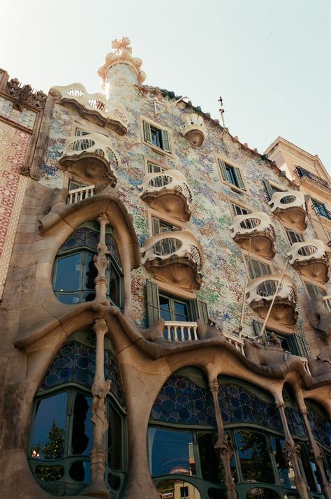 Spain Film Photography, Barcelona Film Photography, Teleportation Machine, Analog Life, Barcelona Aesthetic, Barcelona Beach, 35mm Film Photography, Casa Batlló, Digital Camera Photography