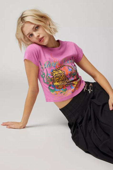 tiger tops Neck Aesthetic, Aesthetic Baby, Tiger Graphic, Urban Outfitters Clothes, Baby Graphic Tees, Tiger Shirt, Urban Outfitters Women, Pure Love, Cute Preppy Outfits