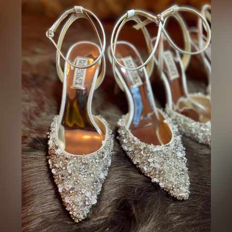 Brand New Never Worn Wedding Shoes Glitter, Bridal Shoes Comfortable, Bride Shoes Flats, Badgley Mischka Bridal Shoes, Glitter Wedding Shoes, Badgley Mischka Bridal, Ivory Pumps, Platform Pumps Heels, Jeweled Heels