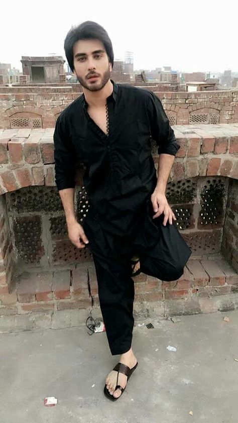 Imran abbas Kurta Pajama Design, Kurta Designs Men's, Pajama Design, Pathani Kurta, Boys Kurta Design, Pakistani Kurta, Kurta Pajama Men, Fashion Models Men, Wedding Dresses Men Indian