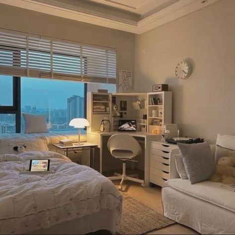 Architecture Room Ideas, Long Room Layout Bedroom Ideas, Apartment Bedroom Ideas With Desk, Small Full Bedroom Ideas, How To Redesign Your Bedroom, Cozy Gaming Bedroom, Cozy White Room, Student Bedroom Ideas, Frameless Bed