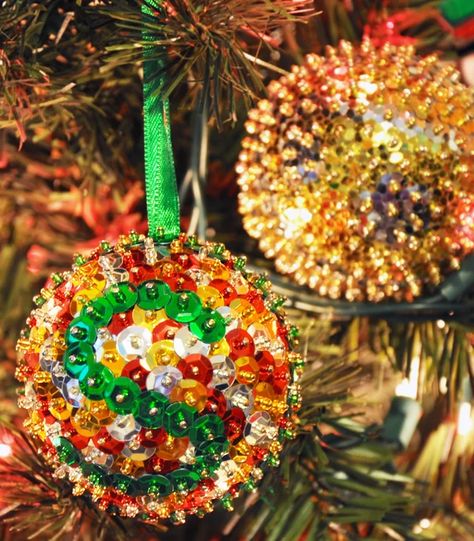 Sequins Ornaments : 7 Steps (with Pictures) - Instructables Christmas Tree Ornaments Felt, Christmas Ball Ornaments Diy, Diy Sequin, Sequin Ornaments, Felt Christmas Decorations, Diy Christmas Decorations Easy, Ornament Tutorial, Beaded Christmas Ornaments, Christmas Ornaments Homemade