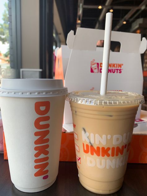 Dunkin Coffee, Iced Starbucks Drinks, Starbucks Coffee Drinks, Candy Drinks, Coffee Obsession, Dunkin Donuts Coffee, Pretty Drinks, Sweet Snacks Recipes, Aesthetic Coffee