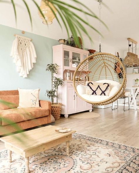 How to Brand your Airbnb on Instagram as Eye Candy - Mamma Mode Bohemian Style Living Room, Bohemian Style Living, Stile Boho Chic, Cosy Living Room, Dekorasi Kamar Tidur, Bohemian Living Room, Boho Living Room, A Living Room, Apartment Therapy