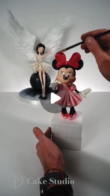 Minnie Mouse Fondant Topper, Minnie Mouse Fondant Tutorial, Minnie Mouse Fondant, Minnie Mouse Cake Topper, Cute Minnie Mouse, Fondant Figures Tutorial, Bolo Minnie, Cake Models, Fondant Cake Topper