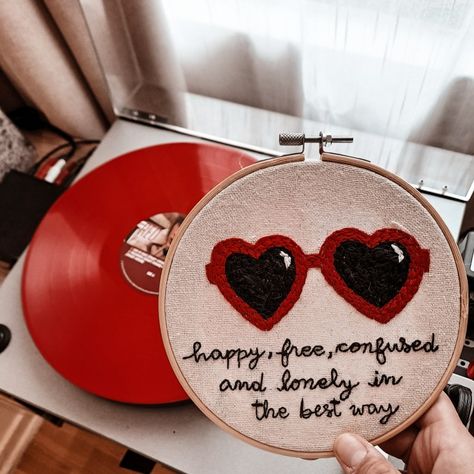 Taylor Swift Needlepoint, Taylor Swift Embroidery Pattern, Taylor Swift Embroidery Ideas, Taylor Swift Symbols, Red Symbolism, Taylor Embroidery, Taylor Swift Embroidery, Customizing Clothes, Embroidered Jeans Diy