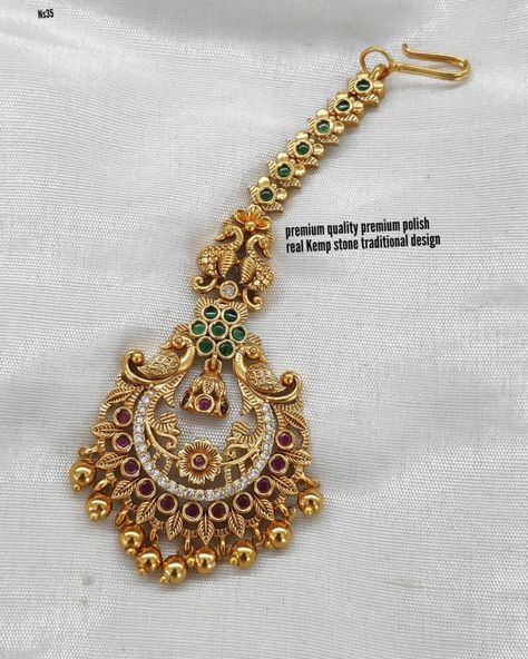 Gold Mangtika Indian Jewelry, Papidi Billa Gold Designs, Gold Mangtika, Carved Stone Jewelry, Papidi Billa, Pearl Bangles Gold, Tikka Designs, Mang Tika, Small Earrings Gold