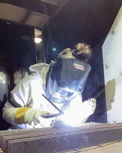 Welding Women Outfits, Weld Aesthetic, Welding Aesthetic Girl, Metal Working Aesthetic, Female Welder Aesthetic, Female Mechanic Aesthetic, Women Welder Pictures, Mechanic Aesthetic Female, Welder Aesthetic