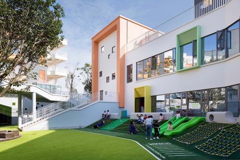 Daycare Room Design, Kid Playground, School Building Design, School Entrance, School Kindergarten, Architecture Model House, Apartment Architecture, School Building, Building For Kids