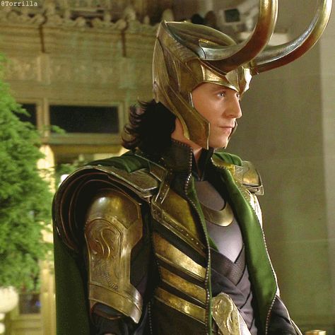 He walks in beauty… Bitch,he is beauty - Loki Love Avengers Movie, Avengers 2012, The Avengers, Loki, The Man, Avengers, Gif