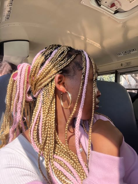 Braids Inspo Color, Colorful Braided Hairstyles, Blond And Pink Braids, Two Colour Braids, Short Blonde Braids, Box Braid Colors, Blonde And Pink Box Braids, Coloured Box Braids, Valentines Braids