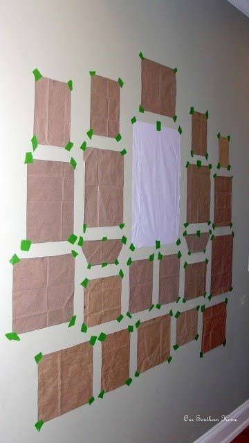 Gallery Wall Tips, Family Pictures On Wall, Cadre Diy, Picture Arrangements, Gallery Wall Layout, Family Photo Wall, Photo Wall Gallery, Southern Home, Family Wall