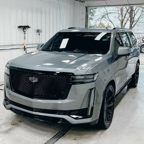 Cadalic Escalade, 2023 Luxury Suv, Big Suv Car, Suv Cars Aesthetic, Big Cars Luxury, Cars For Moms, Cadillac Escalade Interior, 2023 Cadillac Escalade, Mom Cars