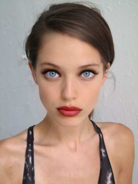 I love her dark hair with blue eyes and red lips. Very pretty. Chemical Peels, Behind Blue Eyes, Emily Didonato, Natural Beauty Tips, Red Lipstick, Beauty And Fashion, 인물 사진, Pretty Makeup, All Things Beauty