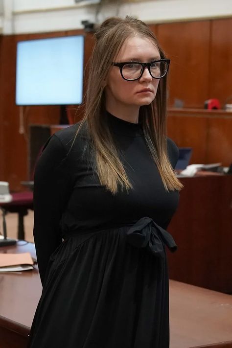 Anna Sorokin, Anna Delvey, Deborah Roberts, Court Outfit, Rachel Williams, Julia Garner, Orange Is The New, Dance Photos, Netflix Series