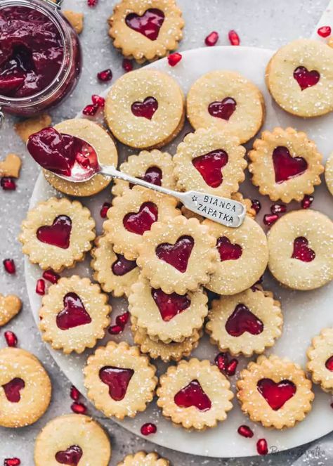 Jammie Dodgers, Linzer Cookies Recipe, Lentil Dahl, Plain Cookies, Jelly Cookies, Delicious Christmas Cookies, Linzer Cookies, Chocolate Raspberry Cake, Buttery Shortbread Cookies